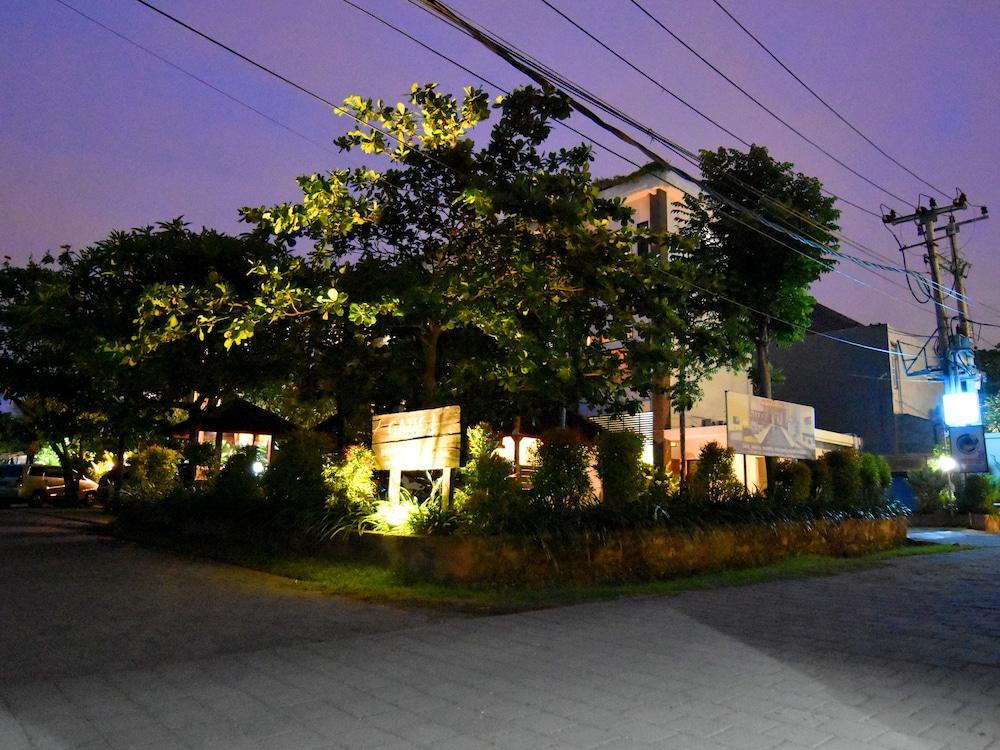 Ganga Hotel y Apartamento Denpasar Exterior foto